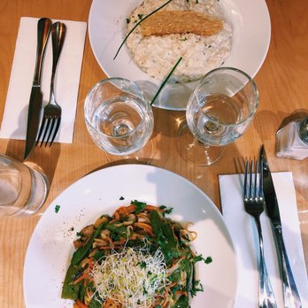 Le Franc Tireur - Veggie wok and truffle risotto - Brasseries Near Me - Paris, 75 Le Franc Tireur - Veggie wok and truffle risotto - Brasseries Near Me - Paris, 75