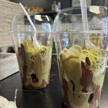 Dolce Cravings - This is an order split in half - Desserts Near Me - Downey, California Dolce Cravings - This is an order split in half - Desserts Near Me - Downey, California
