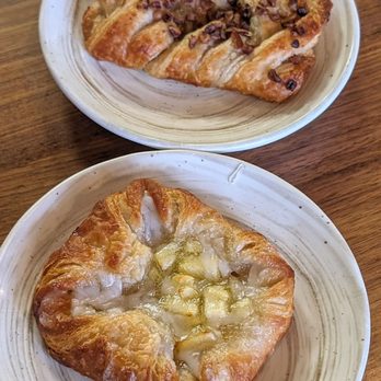 Gold Camp Cafe - Maple Pecan and Apple Crown Danishes | Instagram: @telephonesmoothie - Cafes Near Me - Cripple Creek, Colorado Gold Camp Cafe - Maple Pecan and Apple Crown Danishes | Instagram: @telephonesmoothie - Cafes Near Me - Cripple Creek, Colorado