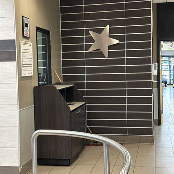 Hardee's - Dining - Burgers Near Me - New London, Missouri