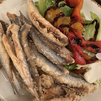 Universal People Bar - Fried anchovies were still hot when served---freshly fried! - Tapas Bars Near Me - Seville, SE