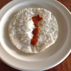 Birrieria Doña Cuca - Quesadilla de tortilla de maíz hecha a mano.