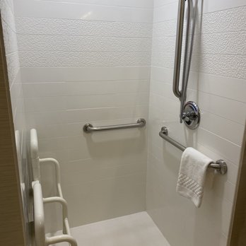 Fairfield by Marriott Inn & Suites Oklahoma City Yukon - Handicapped shower - Hotels Near Me - Yukon, Oklahoma