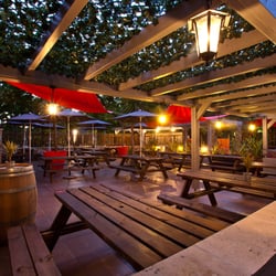 The Steakhouse - La terrasse du restaurant est parfois transformée en piste de danse !