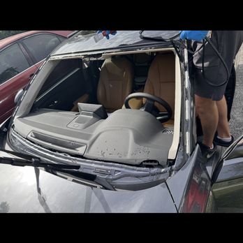 One Stop Auto Glass - Top of the line equipment used to prevent damage to vehicle and ensure craftsmanship is done properly. - Windshield Installation & Repair Near Me - Tallahassee, Florida One Stop Auto Glass - Top of the line equipment used to prevent damage to vehicle and ensure craftsmanship is done properly. - Windshield Installation & Repair Near Me - Tallahassee, Florida
