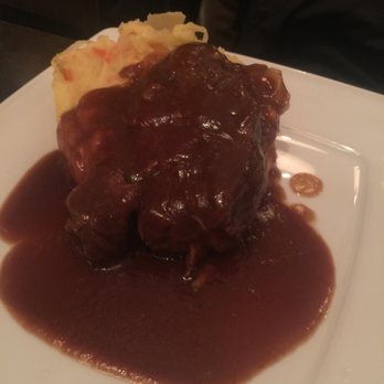 De Blauwe Hollander - Hotchpotch (Stamppot) with beef, onions, potatoes and carrots - Modern European Near Me - Amsterdam, New Hampshire