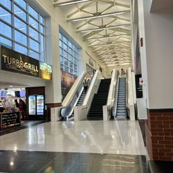 Charlottesville-Albemarle Airport - CHO - Upstairs is American Airlines flights