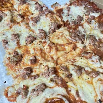 Pizza Petes - This was supposed to be a thin crust sausage pizza, but it was so greasy, and all the toppings slid - Pizza Near Me - Cudahy, Wisconsin