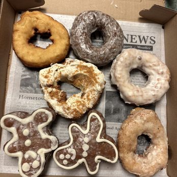 Wanderlust Doughnuts - Good old fashion, dark chocolate with vanilla glaze, vanilla glaze, coffee glaze, gingerbread, and brown butter Biscoff crumb doughnuts. - Donuts Near Me - Kennett Square, Pennsylvania