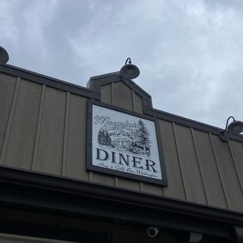 Mountain View Diner - a sign on the side of a building - Diners Near Me - Gold Bar, Washington