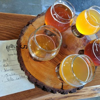 Mt. Lowe Brewing Co. - Beer flights. Red and blonde are my favorite - Breweries Near Me - Arcadia, California