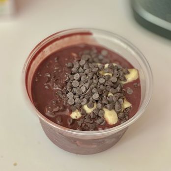 Health Kitchen - Açaí bowl with banana and chocolate chips. - Salad Near Me - Whitestone, New York