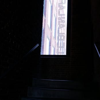 EuraTechnologies - A l'intérieur, contraste entre les bâtiments anciens et la restauration moderne - Shared Office Spaces Near Me - Lille, 59