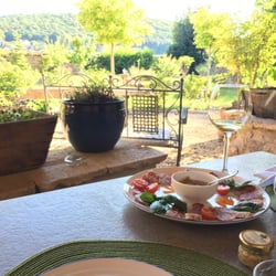 Les Deux Chevres - Charcuterie and wine on the hotel patio