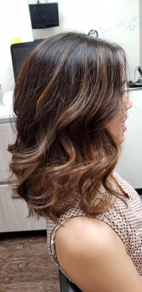 Gem Salon By Elizabeth Logo