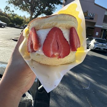 Truewin Tea Shoppe - Strawberry soufflé cake - Bubble Tea Near Me - Newark, California