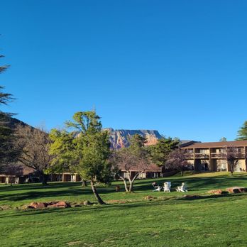 Poco Diablo Resort - This is the resorts beautiful lawn adjacent to their rooms. - Hotels Near Me - Sedona, Arizona