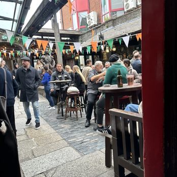 The Brazen Head - Pubs Near Me - Dublin, D