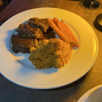 Bites & Bubbles - Beef tenderloin - Wine Bars Near Me - Orlando, Florida
