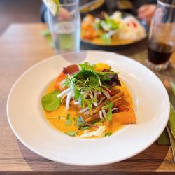 Restaurants Banoi - vegane Ente (knusprig) in Kürbis-Curry-Kokos Soße