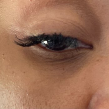 Le's Nail & Spa - lashes stuck on/ above my eyelid - Nail Salons Near Me - Bowie, Maryland