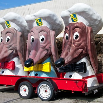 Doggie Diner Heads - three dogs on a trailer - Local Flavor Near Me - San Francisco, California