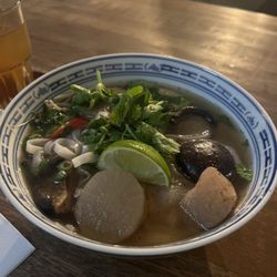 District Tonkin - Vegan noodle soup
