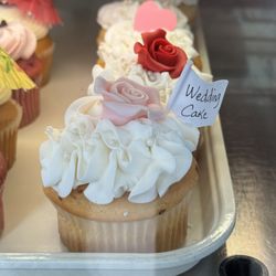 Tres Belle Cakes - Wedding Cake Jumbo Cupcake