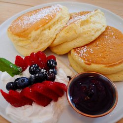Take Ur Seat - Berry Good Cloud pancake - 30 min wait, be ready