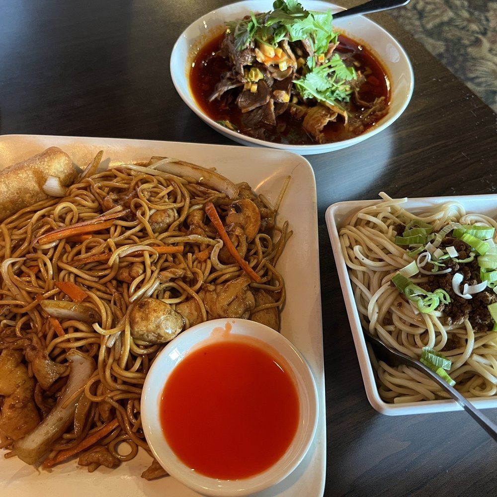 Grand Szechuan - Chicken Lo Mein w/ egg roll (lunch special), Szechuan Dan Dan Noodle and Couple 's Beef - Szechuan Near Me - Bloomington, Minnesota Grand Szechuan - Chicken Lo Mein w/ egg roll (lunch special), Szechuan Dan Dan Noodle and Couple 's Beef - Szechuan Near Me - Bloomington, Minnesota