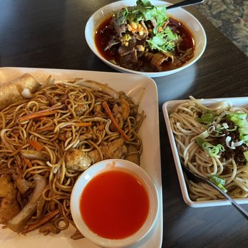 Grand Szechuan - Chicken Lo Mein w/ egg roll (lunch special), Szechuan Dan Dan Noodle and Couple 's Beef - Szechuan Near Me - Bloomington, Minnesota Grand Szechuan - Chicken Lo Mein w/ egg roll (lunch special), Szechuan Dan Dan Noodle and Couple 's Beef - Szechuan Near Me - Bloomington, Minnesota