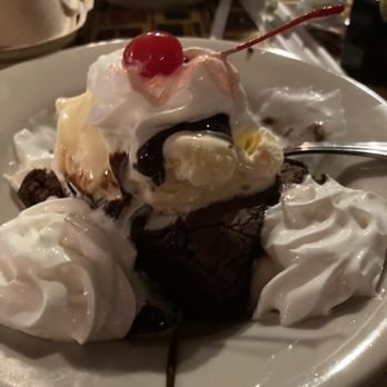 Red Parka Steakhouse & Pub - Brownie sundae - American Near Me - Glen, New Hampshire Red Parka Steakhouse & Pub - Brownie sundae - American Near Me - Glen, New Hampshire