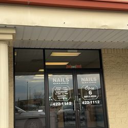 Horrible nail shop