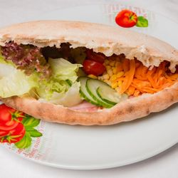 Pizzeria La Strada - Pizza Calzone al Verde