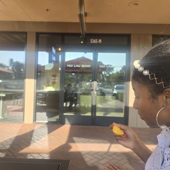 Hui Lau Shan - Outside the store. There's a seating area as well - Desserts Near Me - Irvine, California Hui Lau Shan - Outside the store. There's a seating area as well - Desserts Near Me - Irvine, California