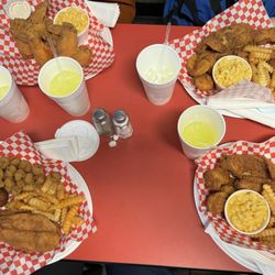 Annies Fish And Fixins - Wing, catfish, flounder and shrimp!