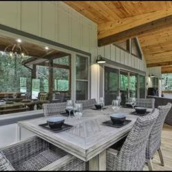 Wolves Den Cabin Rental