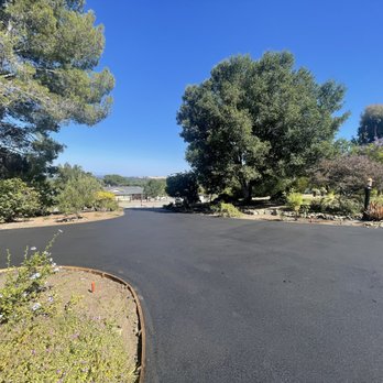 Blacktop Paving - a paved driveway in a residential area - Masonry/Concrete Near Me Blacktop Paving - a paved driveway in a residential area - Masonry/Concrete Near Me