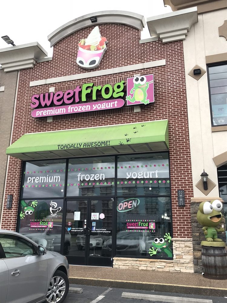 sweetFrog Premium Frozen Yogurt, Pigeon Roadtrippers