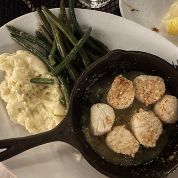 Fishermen's View - Broiled scallops with mashed potato and green beans - New American Near Me - Sandwich, Massachusetts Fishermen's View - Broiled scallops with mashed potato and green beans - New American Near Me - Sandwich, Massachusetts