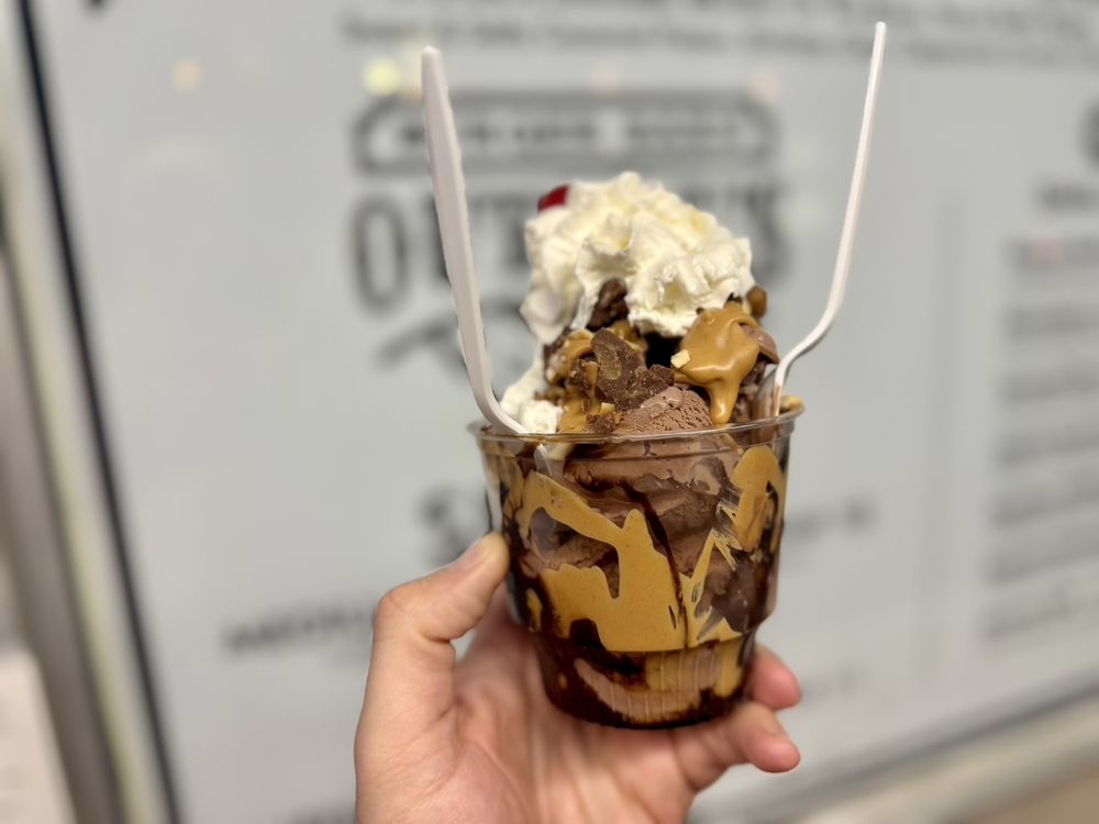 Outlaw's Burger Barn & Creamery Image