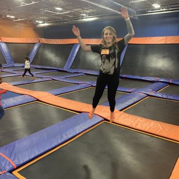 Sky Zone Trampoline Park - Trampoline Parks Near Me - Aurora, Illinois
