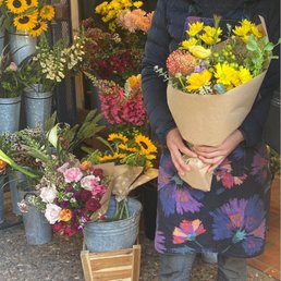 Dorotea the owner with my bouquet! Dorotea the owner with my bouquet!