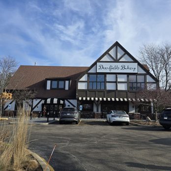 Deerfields Bakery - Outside with private parking lot - Bakeries Near Me - Buffalo Grove, Illinois