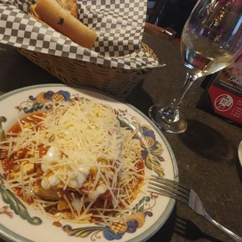 Cucina Tagliani - Lasagna garlic bread and moscato - Italian Near Me - Glendale, Arizona