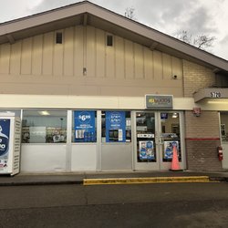 76 Gas And The Goods Market - Market at the gas station