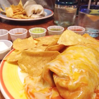 Dos Coyotes Border Cafe - Ranchero chicken burrito - Mexican Near Me - Elk Grove, California