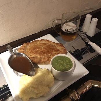 The Pheasant Restaurant - Chicken and mushroom pie. - British Near Me - Hillingdon, XGL The Pheasant Restaurant - Chicken and mushroom pie. - British Near Me - Hillingdon, XGL