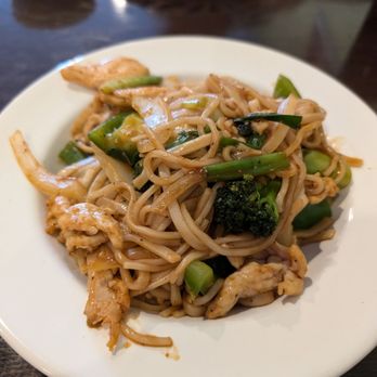 Thai Basil - Black Pepper Noodles with Chicken - Thai Near Me - Lindenhurst, New York