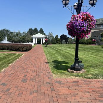 The Hotel Hershey - Lovely manicured grounds at the Hotel Hershey - Hotels Near Me - Hershey, Pennsylvania The Hotel Hershey - Lovely manicured grounds at the Hotel Hershey - Hotels Near Me - Hershey, Pennsylvania